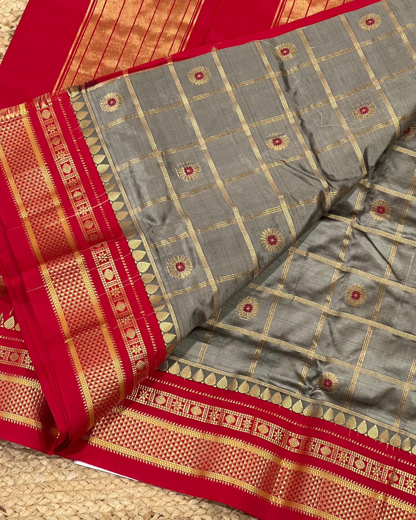 Narayanpet Pattu with checks & buti