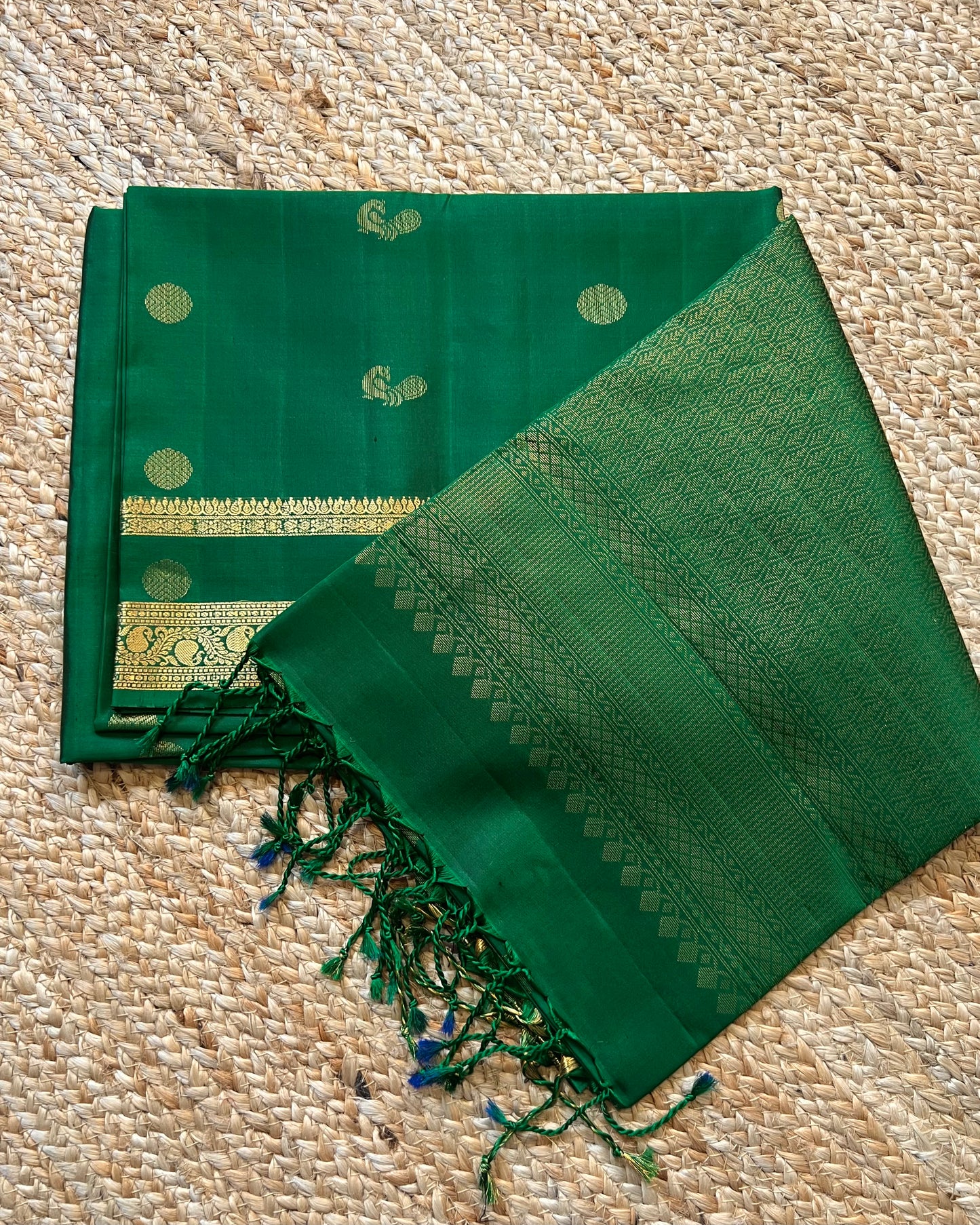 Kanchi Pattu Gap Border with round & peacock butis