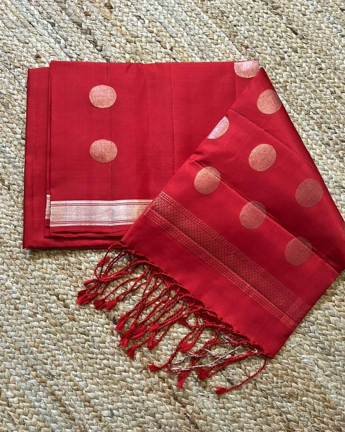 Kanchi Pattu with Round Butis