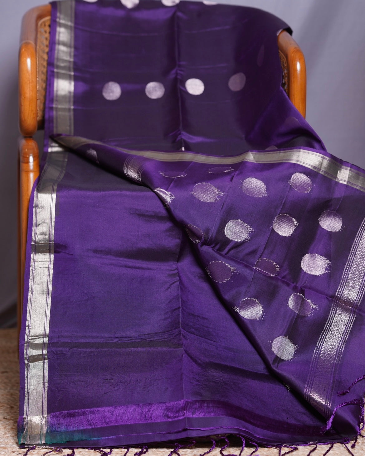 Kanchi Pattu with Round Butis